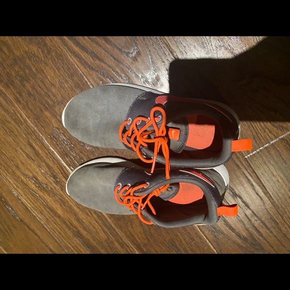 Nike shoes - Picture 3 of 3
